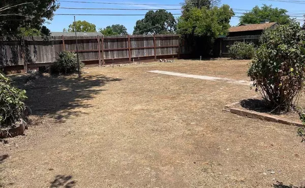 Sacramento, CA 95815,1813 Bowling Green DR