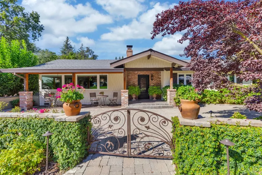 5758 Hoffman LN, Fair Oaks, CA 95628