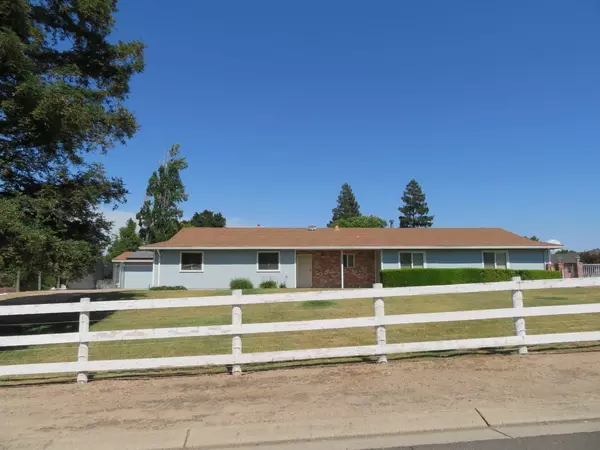 9600 Rio Casa DR, Oakdale, CA 95361