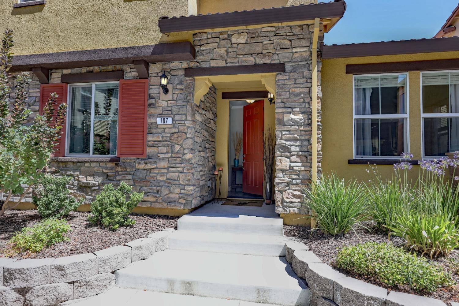 Roseville, CA 95661,107 Huddlestone CIR