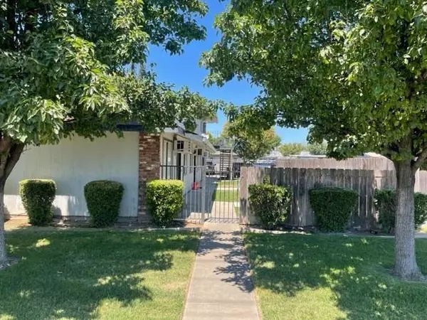 18 W Kettleman LN, Lodi, CA 95240