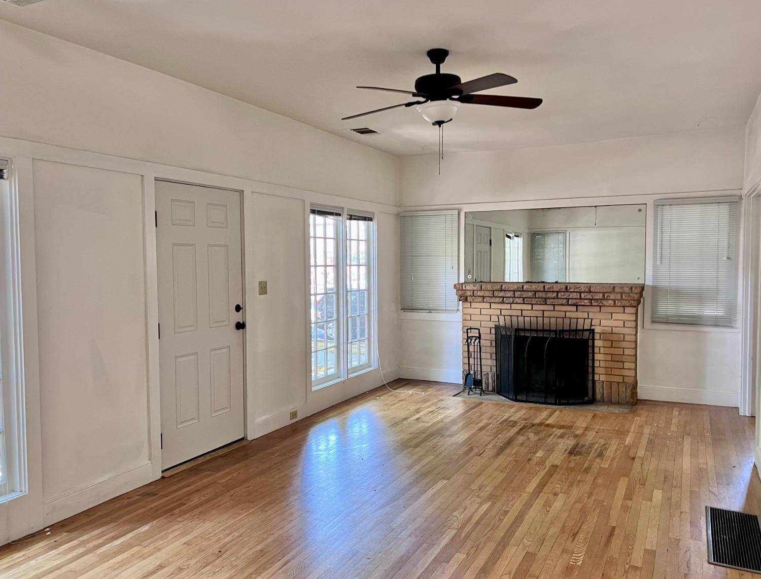 Sacramento, CA 95816,2230 G ST