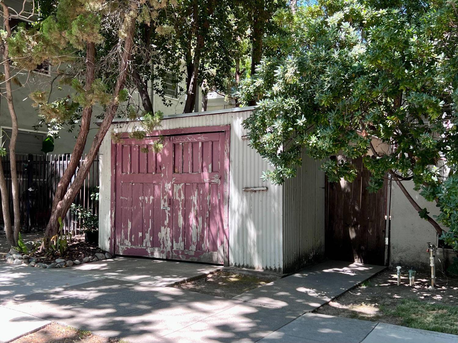 Sacramento, CA 95816,2230 G ST