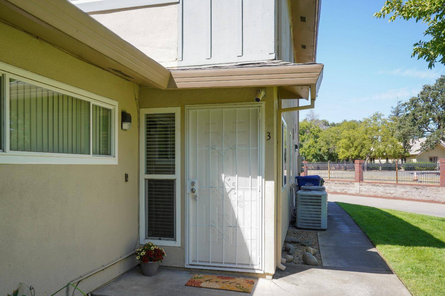 Sacramento, CA 95841,5181 Connecticut DR #3