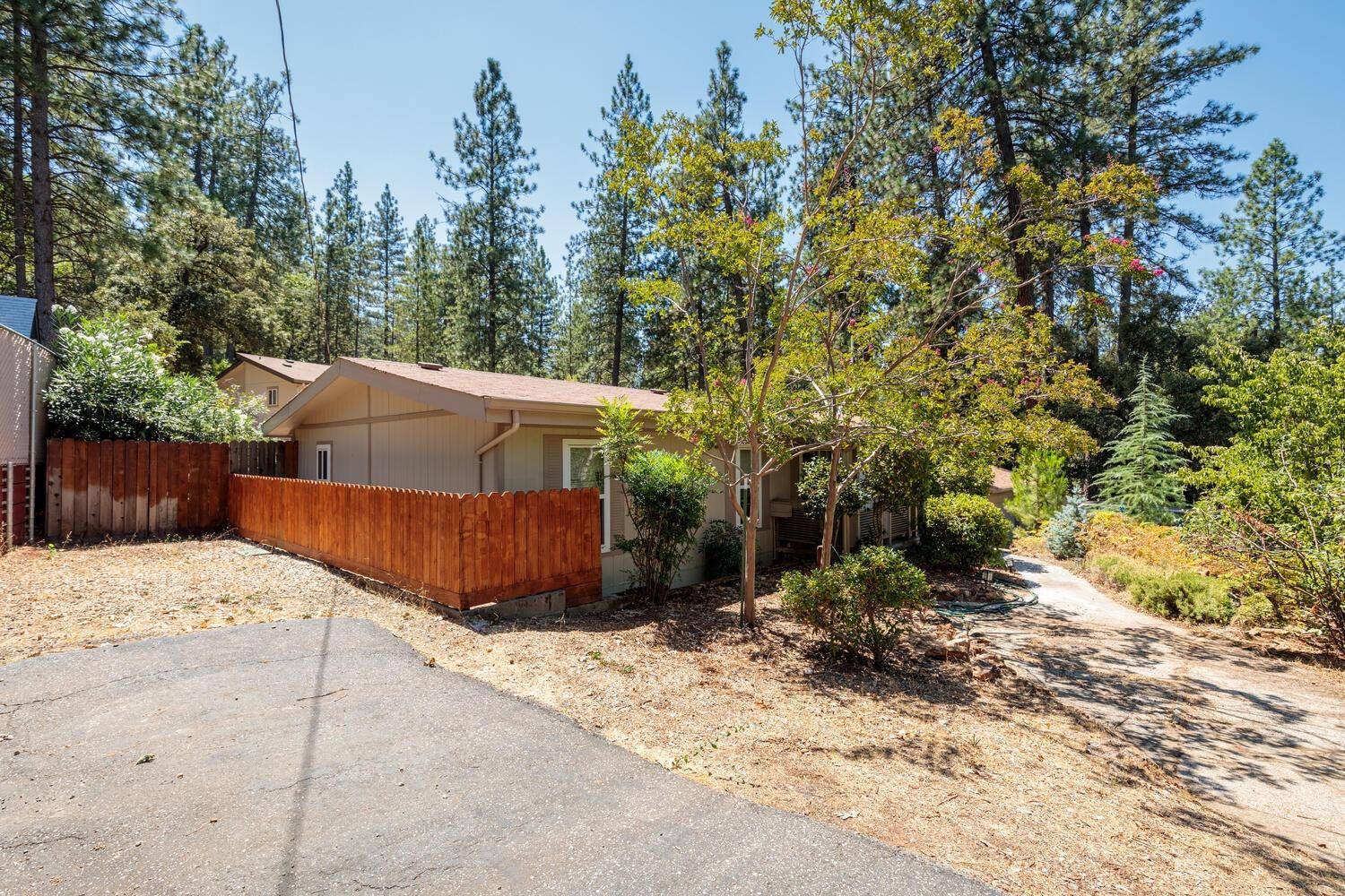 Applegate, CA 95703,18626 Douglas DR