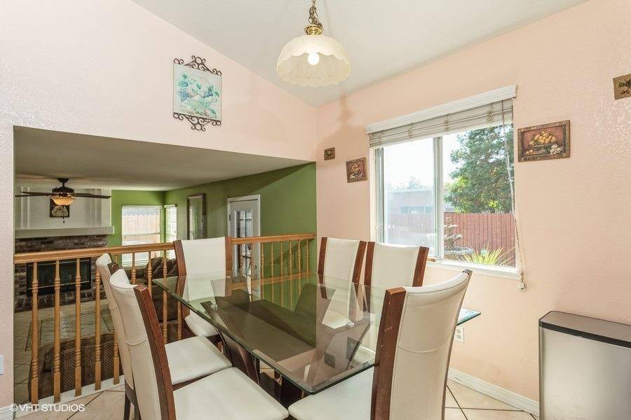 Sacramento, CA 95829,9082 Chantal WAY