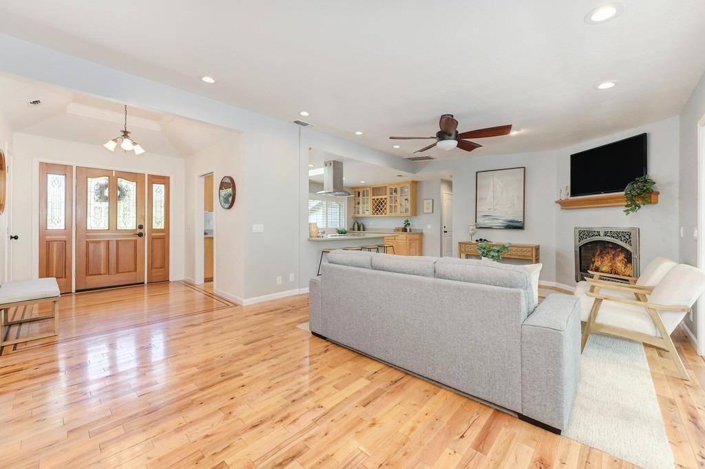 Fair Oaks, CA 95628,5816 Hoffman LN