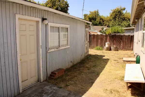 Escalon, CA 95320,1907 California ST