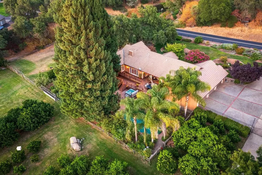 145 Uncle Joes LN, Newcastle, CA 95658