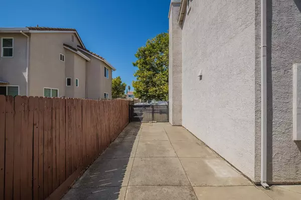 Sacramento, CA 95832,7737 Laramore WAY