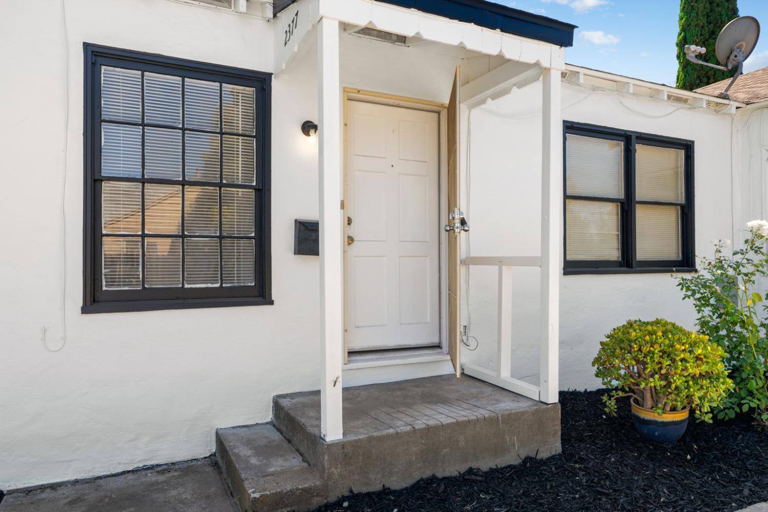 Sacramento, CA 95815,2379 Gibson ST