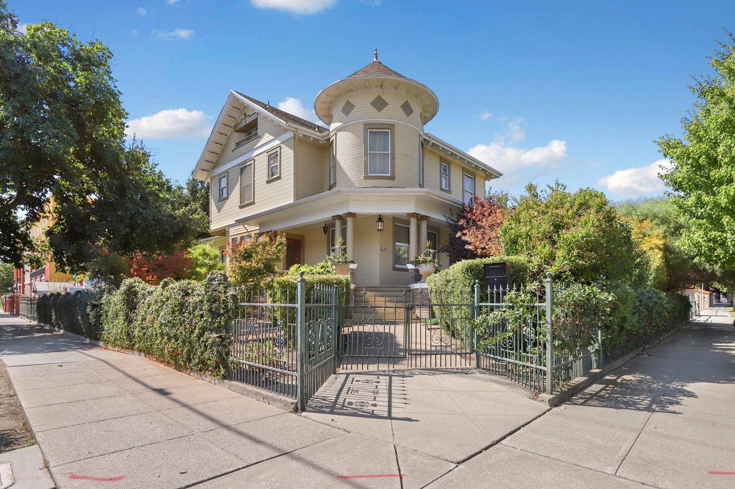Stockton, CA 95202,248 E Poplar ST