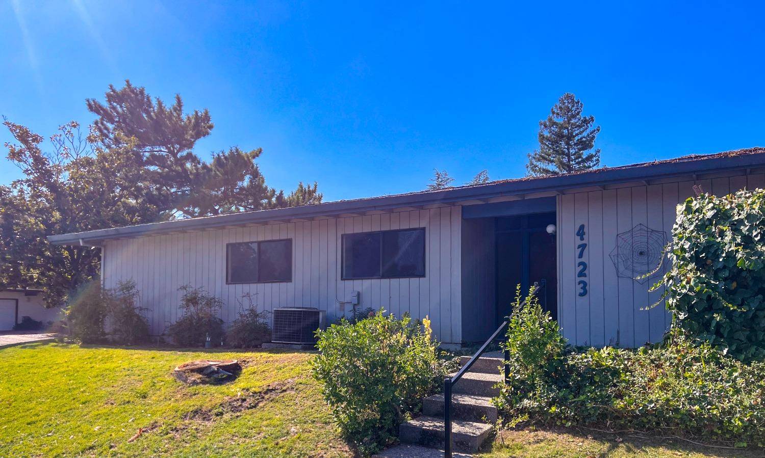 4723 River College DR, Sacramento, CA 95841