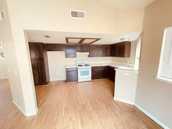 Sacramento, CA 95823,4977 Villa Royale WAY