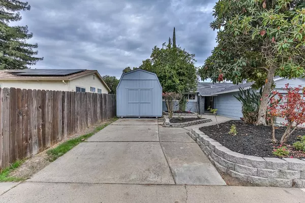 Sacramento, CA 95826,2816 Honeysuckle WAY