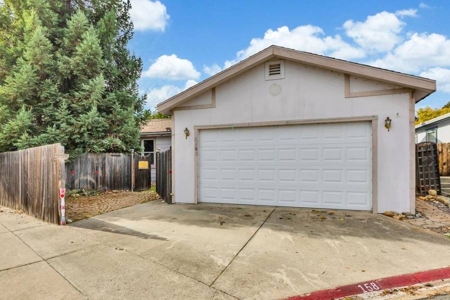 5809 W Park DR, Ione, CA 95640