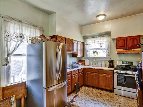 Oakland, CA 94608,830 36th ST