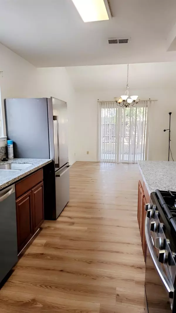Sacramento, CA 95822,3001 Melinda WAY