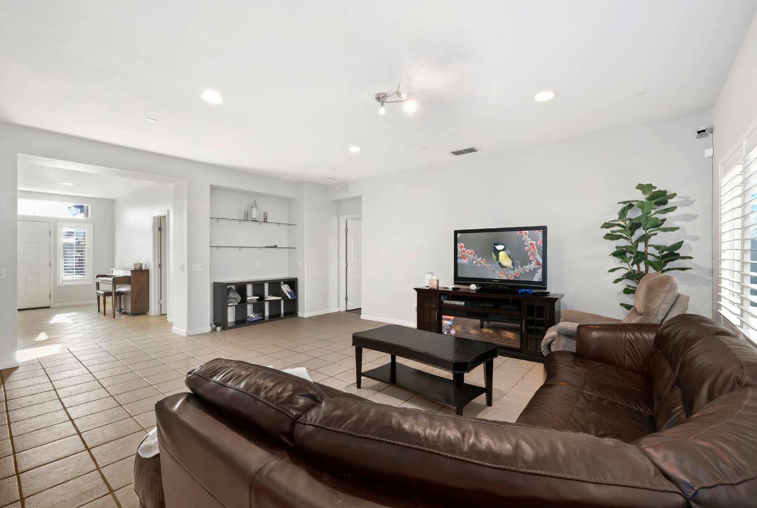Sacramento, CA 95829,9924 Prairie Dunes WAY