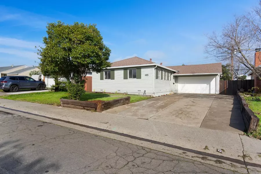 3805 Lowry DR, North Highlands, CA 95660