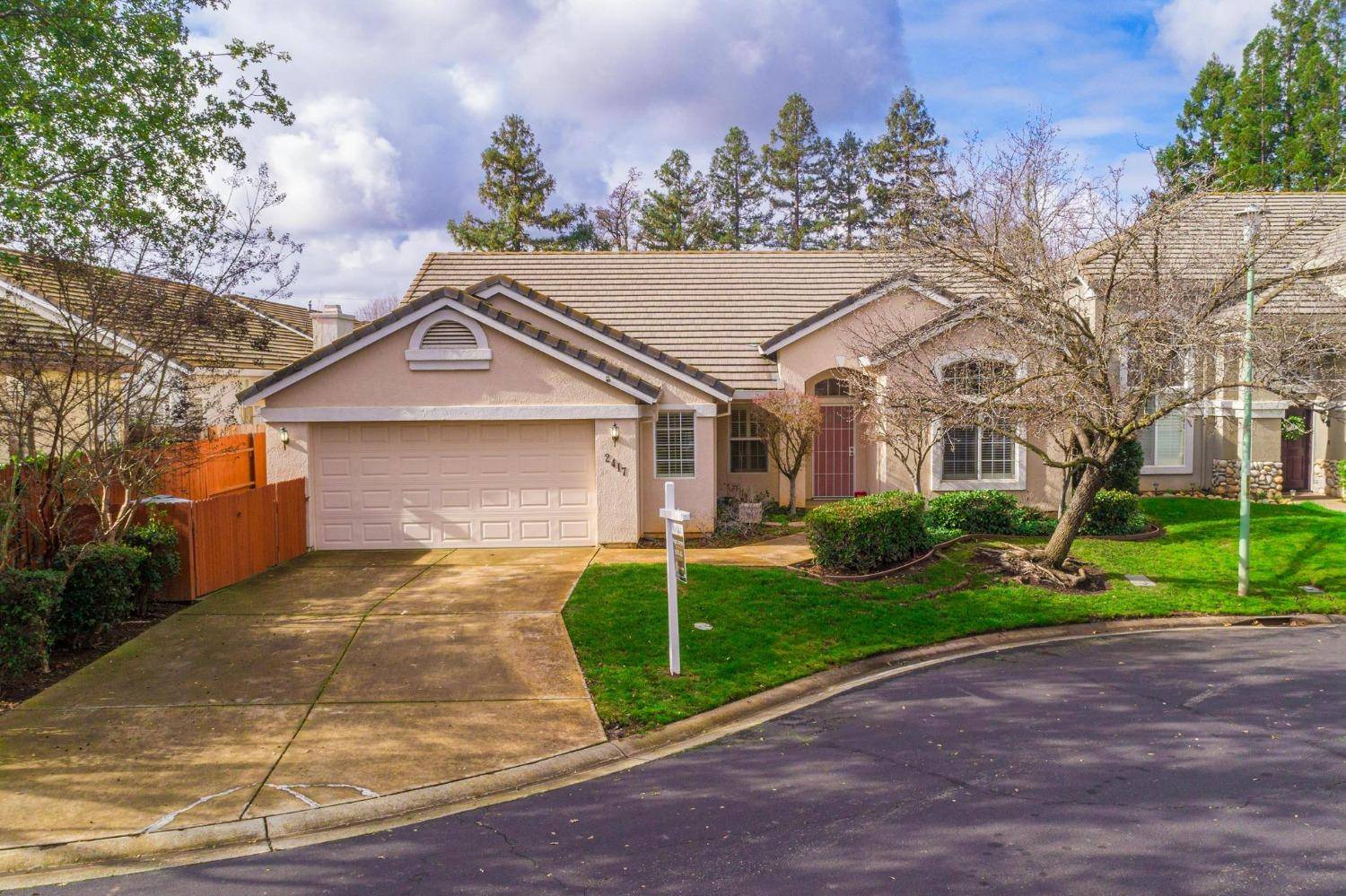 2417 Tierra Oaks LN, Carmichael, CA 95608