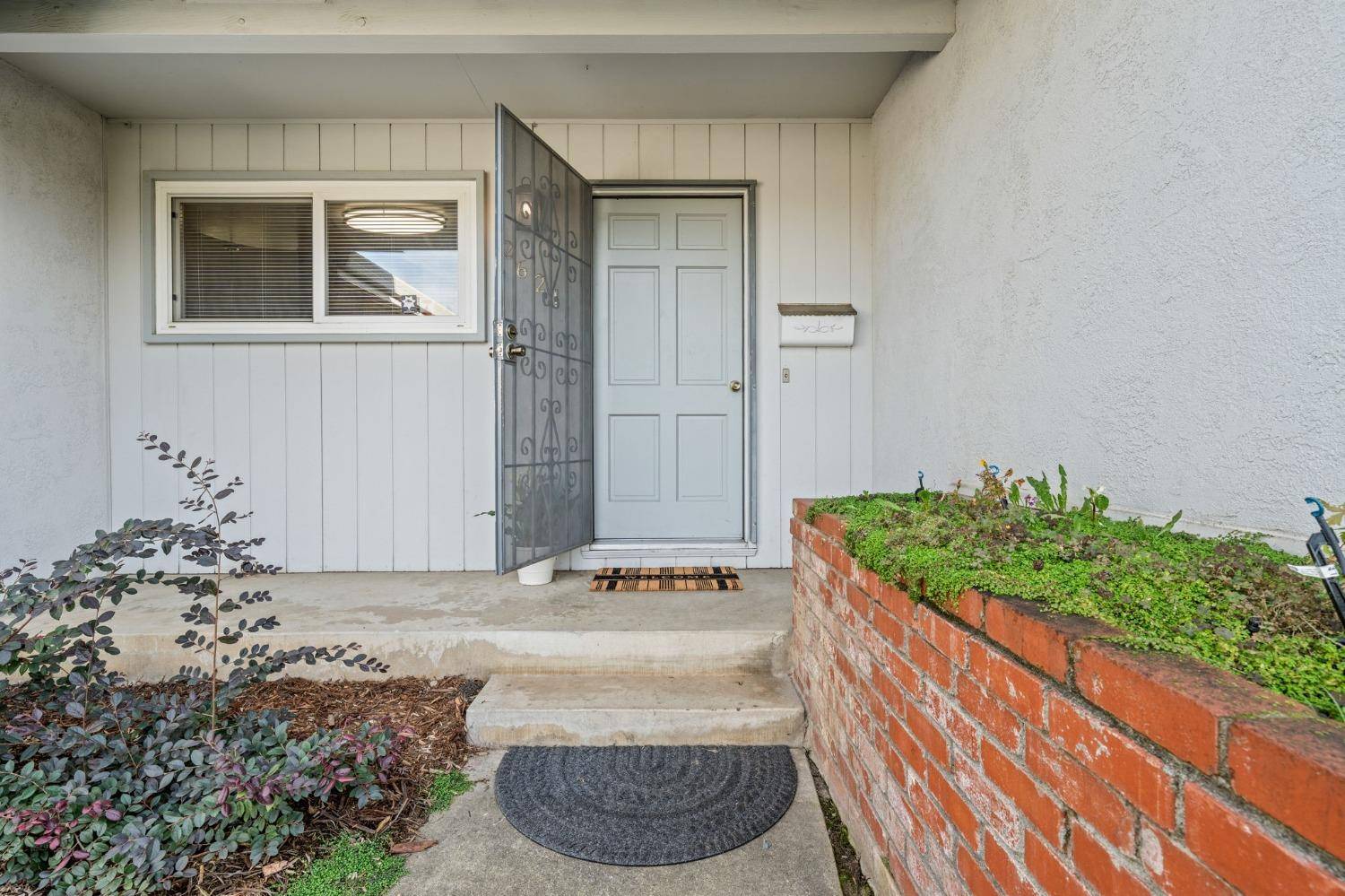Sacramento, CA 95826,2621 Marquette DR
