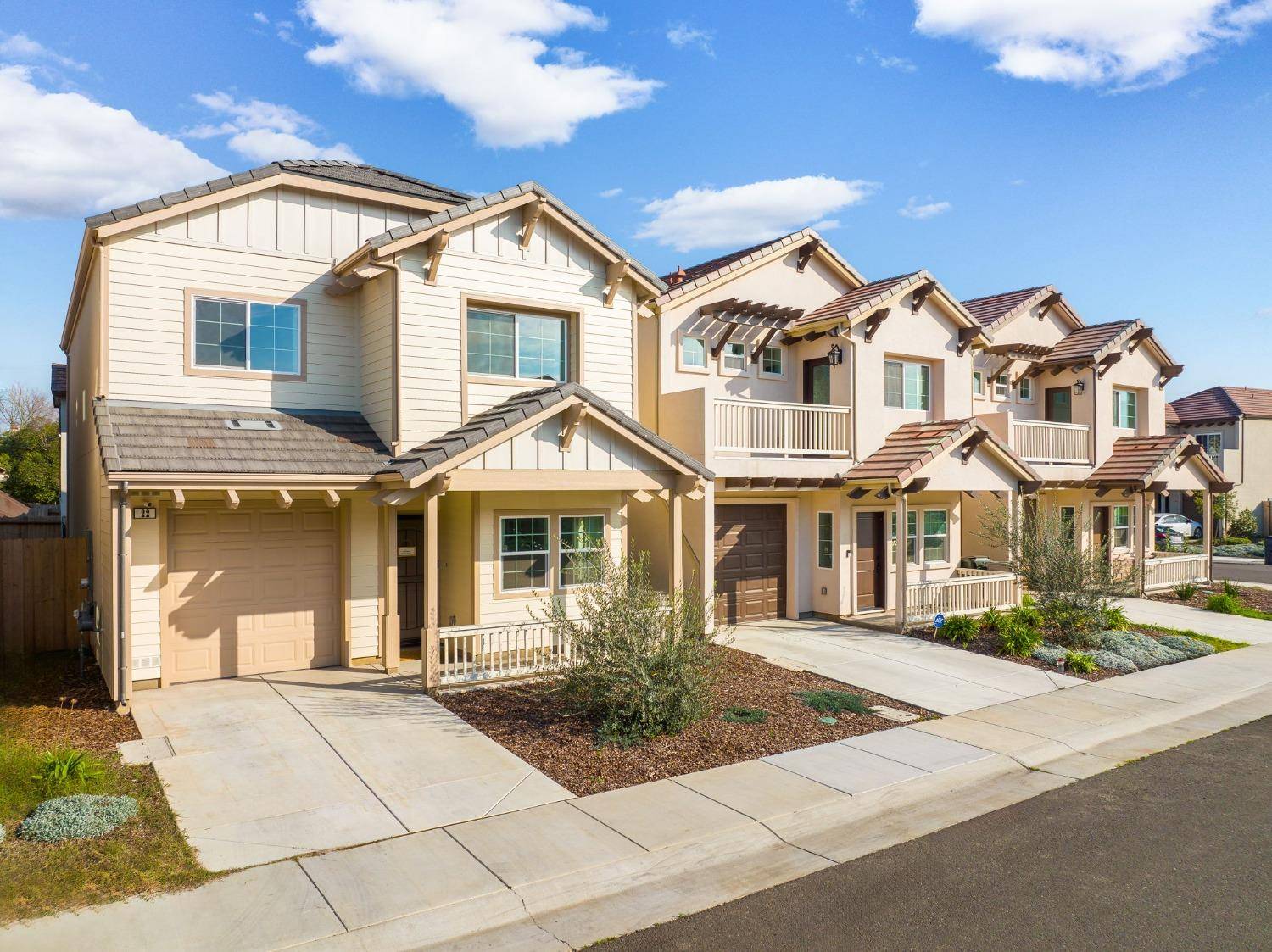 Sacramento, CA 95828,22 Lake House Court