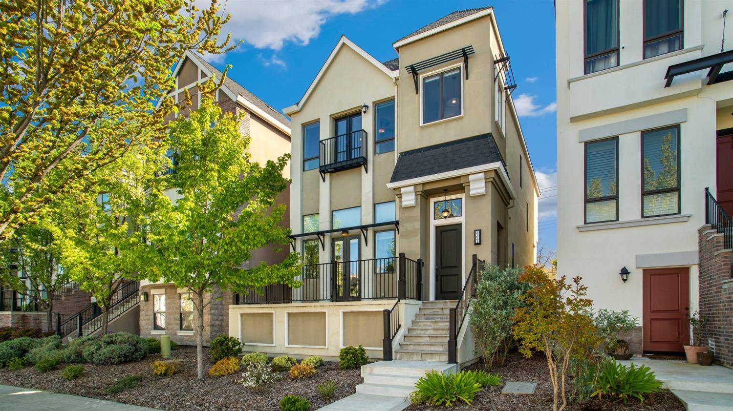 3321 Crocker DR, Sacramento, CA 95818