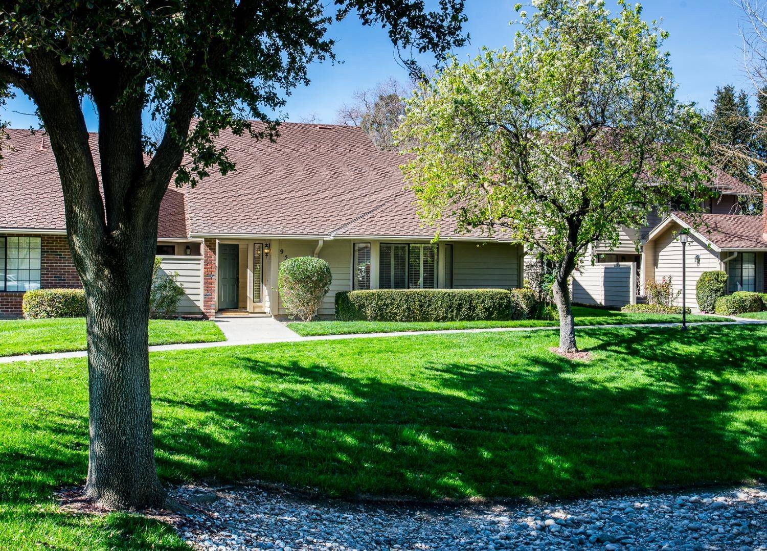 Woodland, CA 95695,952 W Cross ST