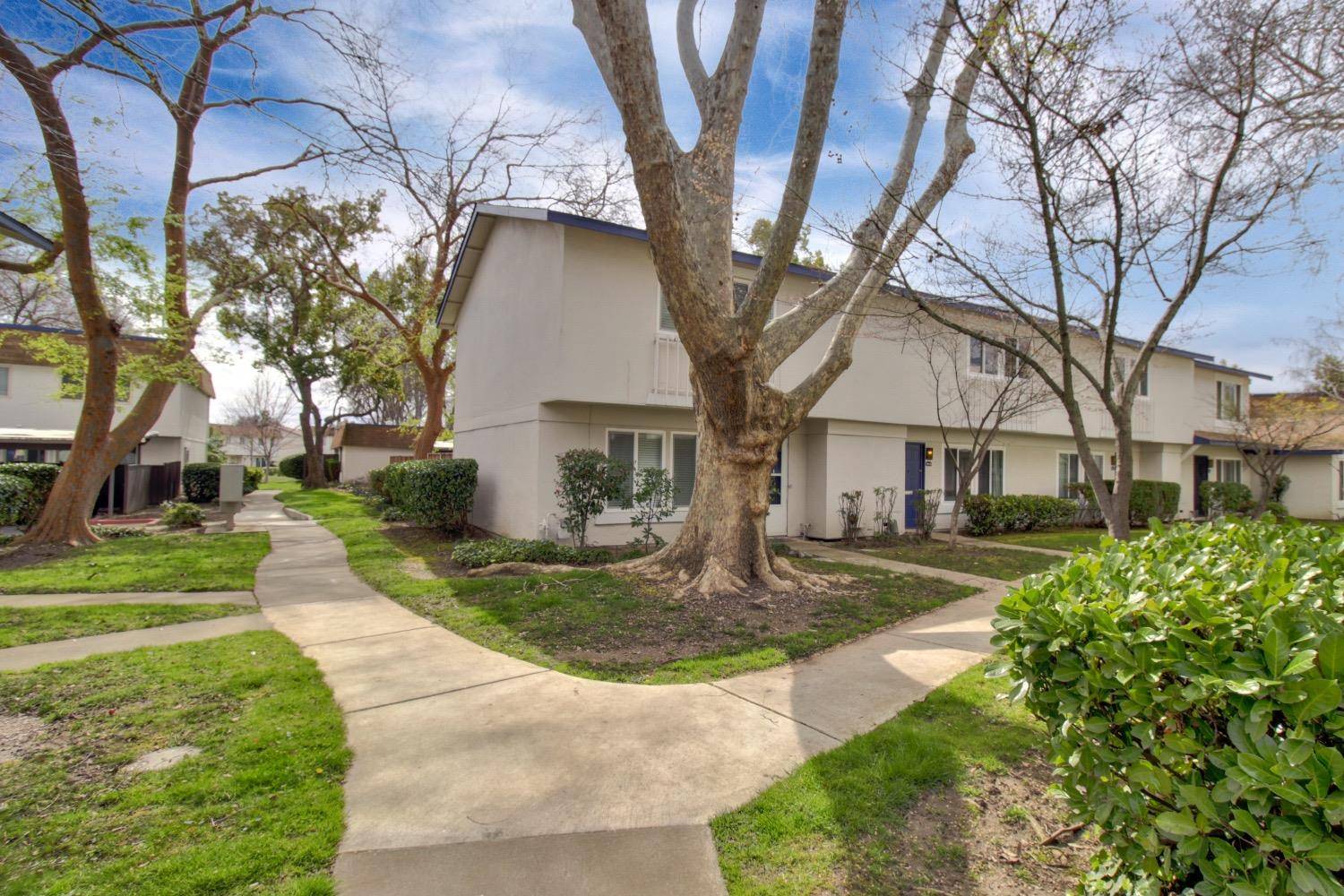 8811 Salmon Falls DR #D, Sacramento, CA 95826
