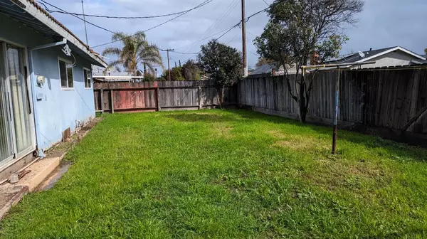 Los Banos, CA 93635,424 N Santa Monica