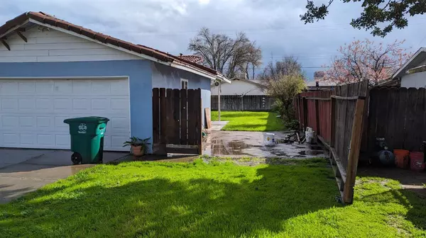 Los Banos, CA 93635,424 N Santa Monica