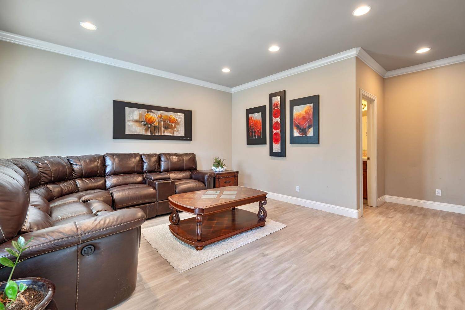 Carmichael, CA 95608,8449 Fair Oaks BLVD