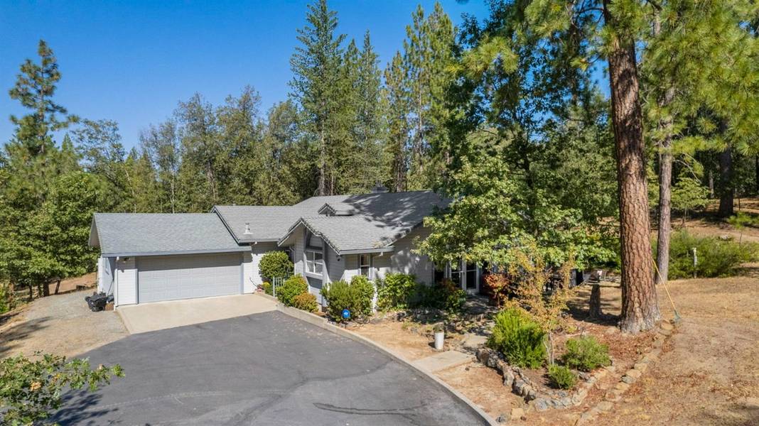 10388 Dexter LN, Coulterville, CA 95311