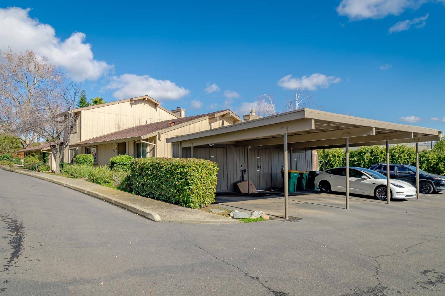 El Dorado Hills, CA 95762,3903 W Hills CT