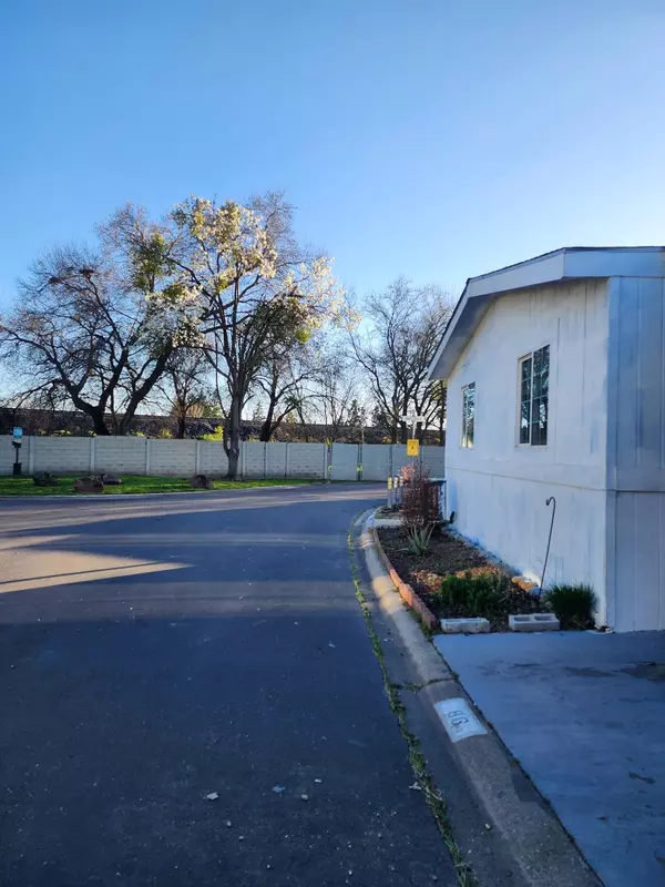 West Sacramento, CA 95605,1399 Sacramento AVE #86