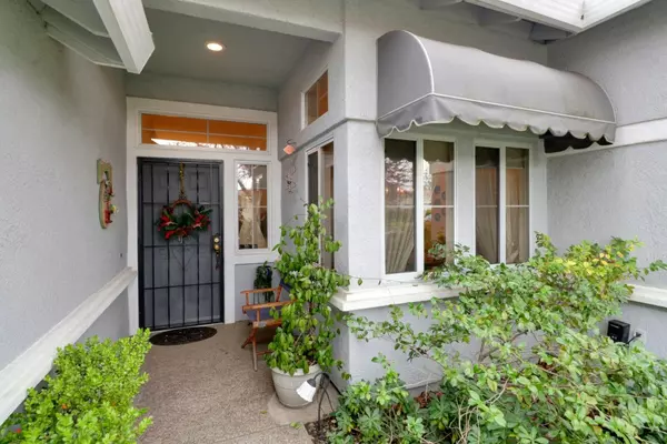 Roseville, CA 95747,4573 Coach Lamp LN