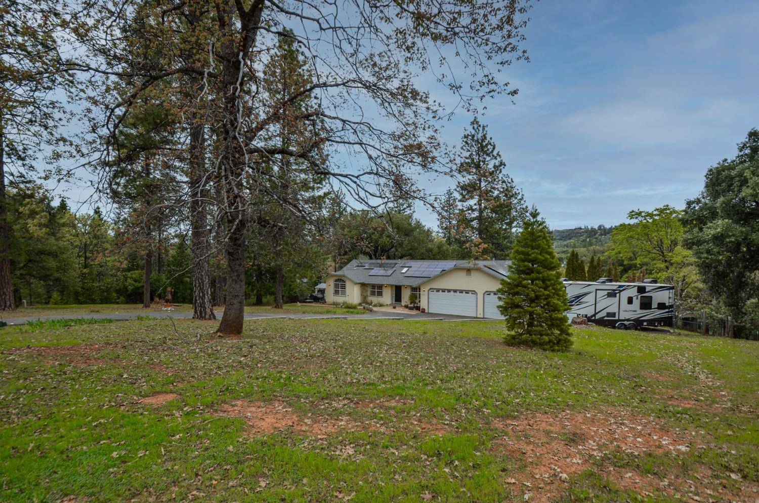 Jackson, CA 95642,12040 Jackson Pines DR