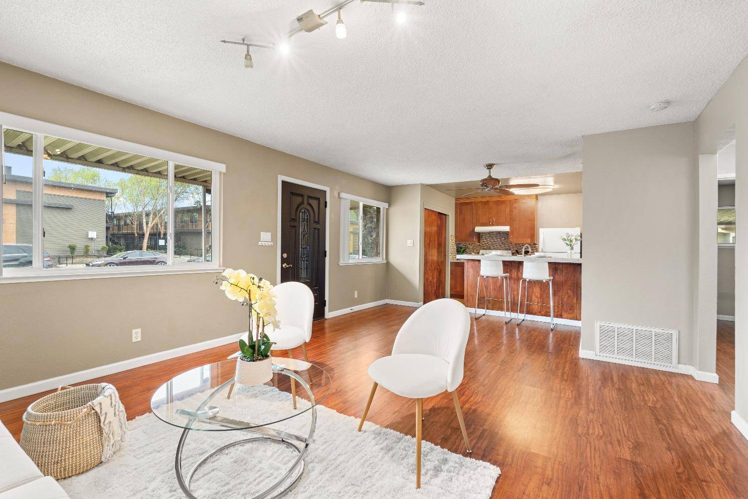 Sacramento, CA 95826,9075 Pinata WAY #1