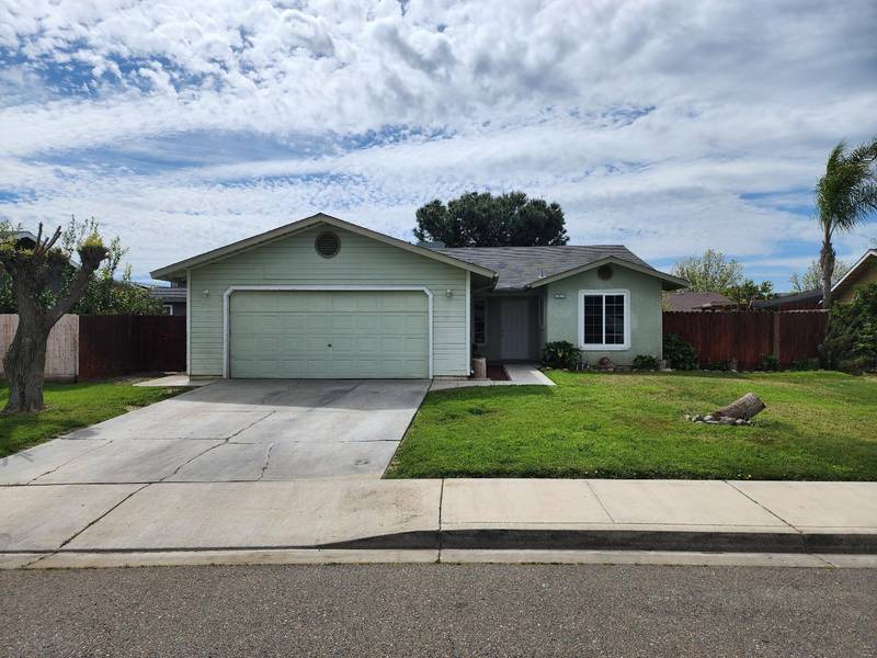 1620 Fresno ST, Newman, CA 95360