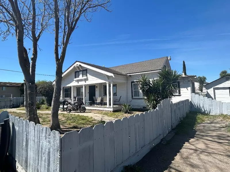 26 W I ST, Los Banos, CA 93635