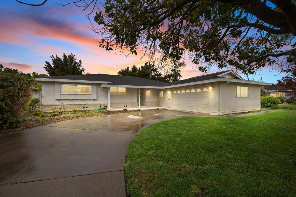 9 Lakeshore CIR, Sacramento, CA 95831