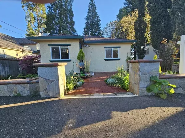 49 W Oak ST, Colfax, CA 95713