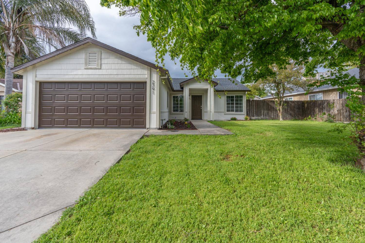 Livingston, CA 95334,2391 Zinfandel DR