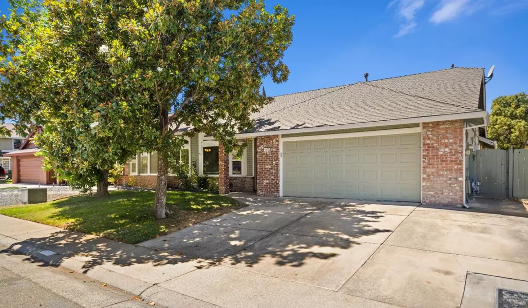 9522 Soaring Oaks DR, Elk Grove, CA 95758