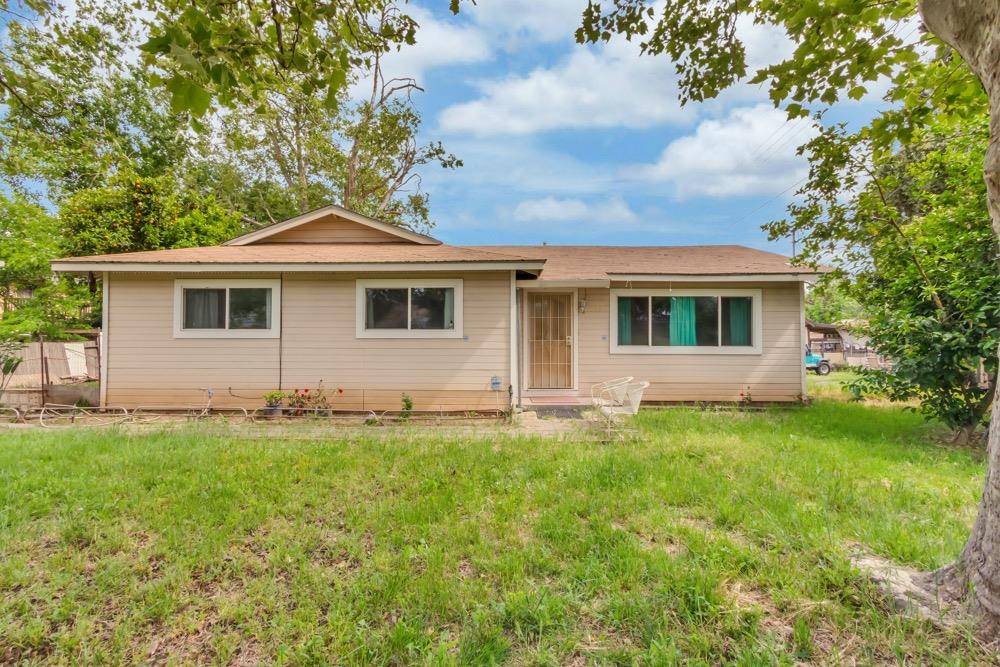 812 Oak LN, Rio Linda, CA 95673