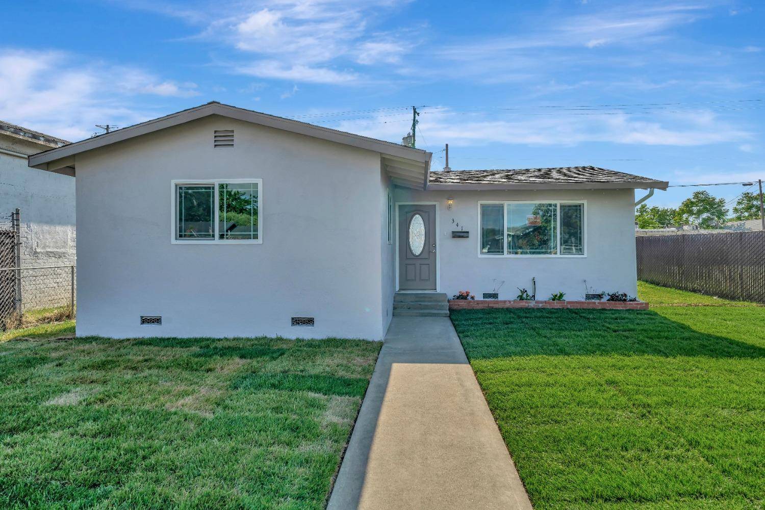 341 2nd ST, Livingston, CA 95334