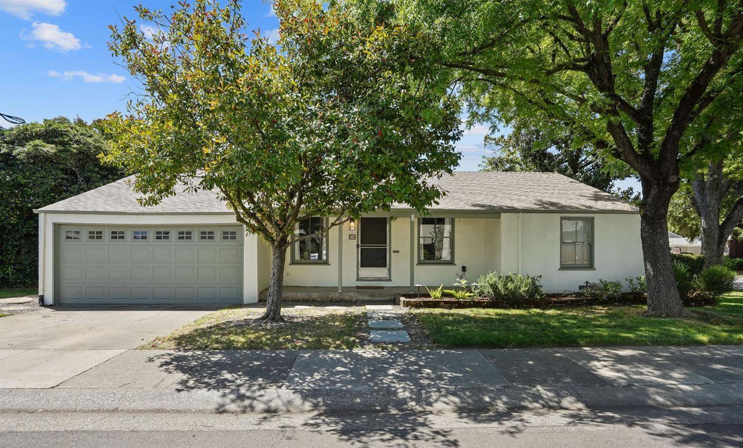 5200 F ST, Sacramento, CA 95819