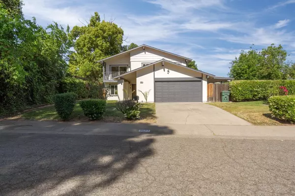 9657 Linda Rio DR, Sacramento, CA 95827