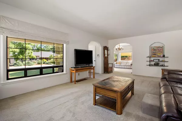 1890 8th AVE Sacramento, CA 95818